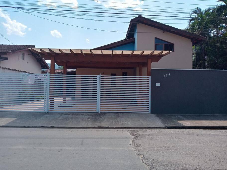 فيلا Casa Estilo Minimalista Em أوباتوبا المظهر الخارجي الصورة
